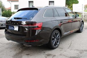 Skoda Superb Kombi 2,0 TSI 4×4 Style DSG *AHK, Matrix LED, K…