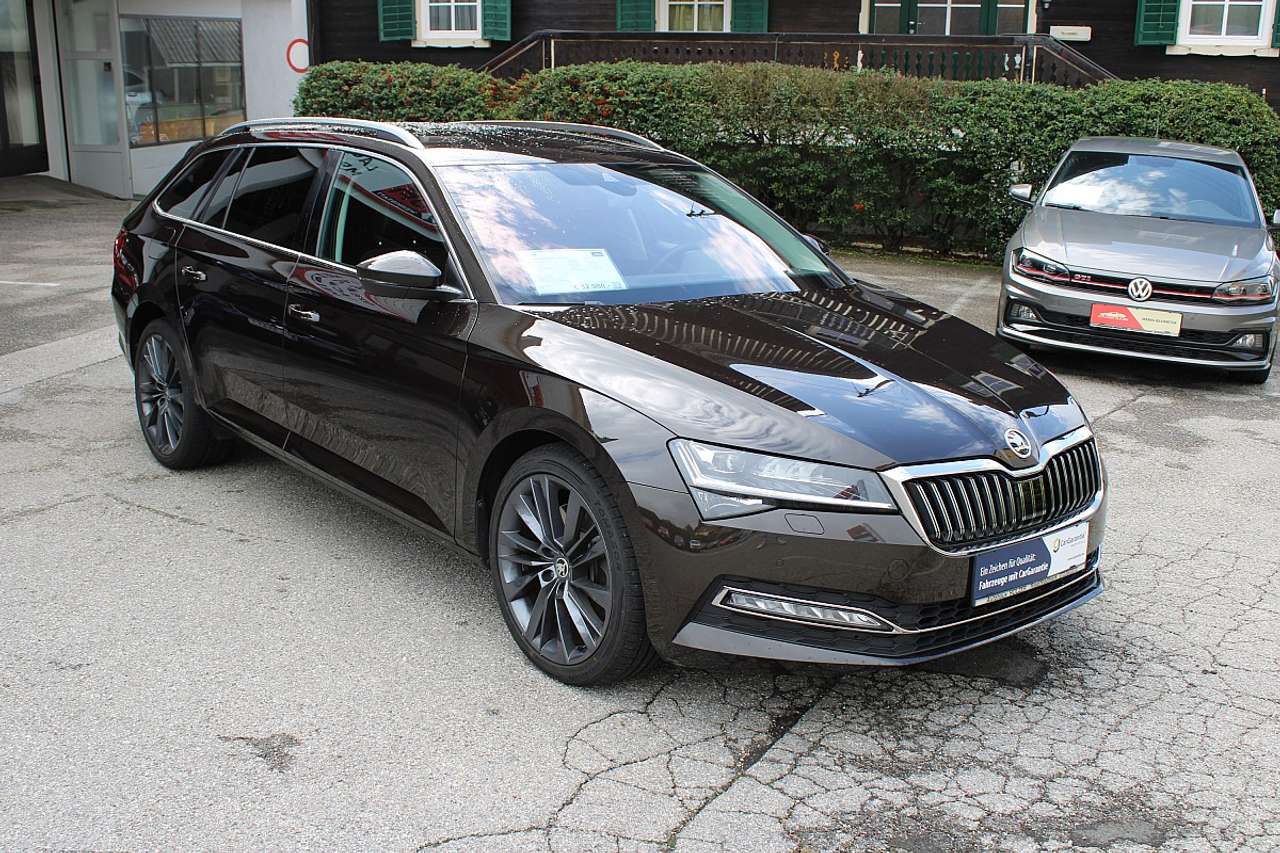 Skoda Superb  Kombi 2,0 TSI 4×4 Style DSG *AHK, Matrix LED, K…