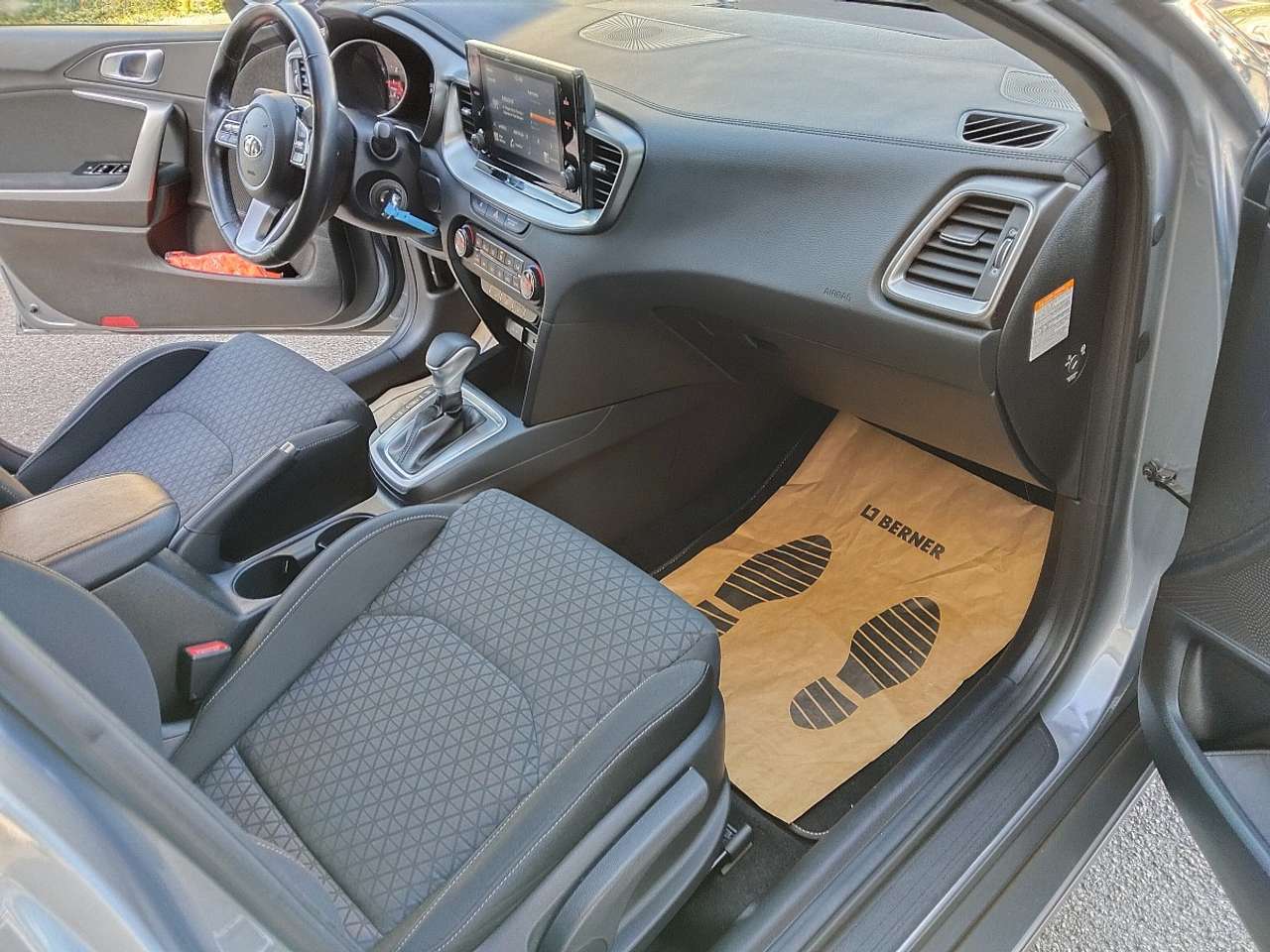 Kia XCeed  Xceed 1,5 TGDI 48V GPF Silber DCT *7 Jahre Gara…