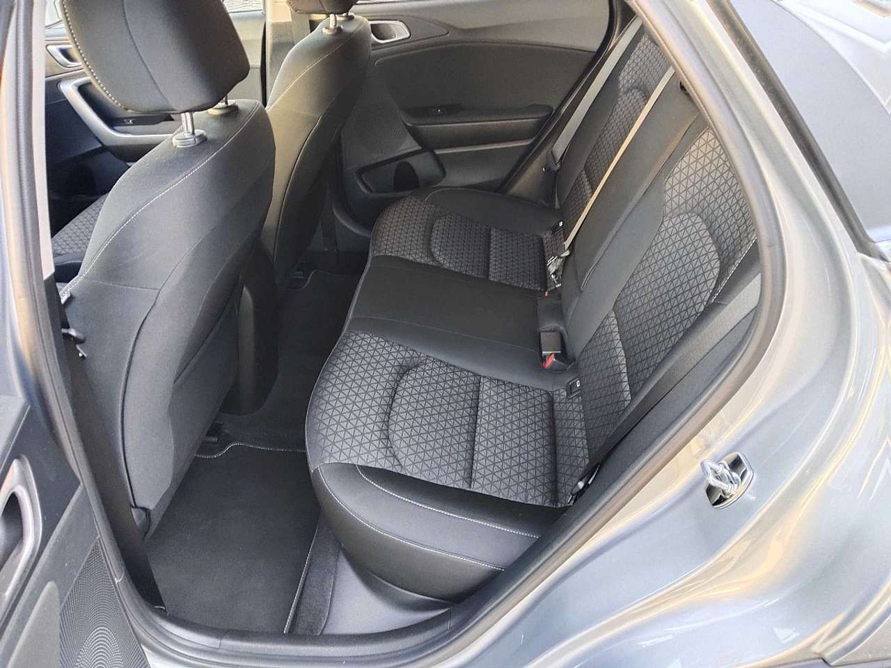 Kia XCeed  Xceed 1,5 TGDI 48V GPF Silber DCT *7 Jahre Gara…