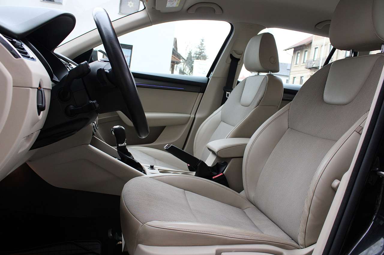 Skoda Octavia  Combi 2,0 TSI 4×4 Style DSG *1.Besitz, LED, ACC…