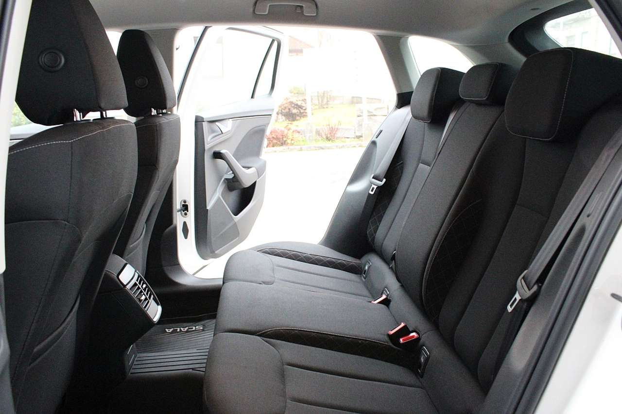 Skoda Scala  1,0 TSI Ambition DSG *Garantie, Sitzheizung, Pa…