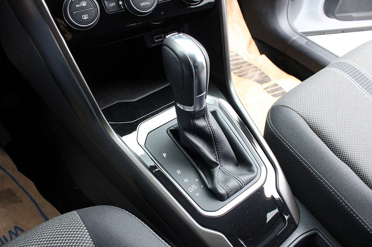 Volkswagen T-Roc  1,5 TSI ACT Design DSG *AHK, NAVI, Rü.Kam*