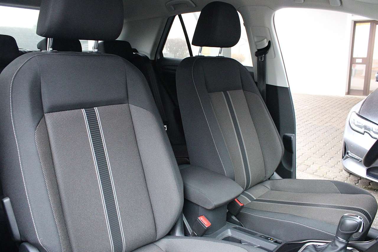 Volkswagen T-Roc  1,5 TSI ACT Design DSG *AHK, NAVI, Rü.Kam*