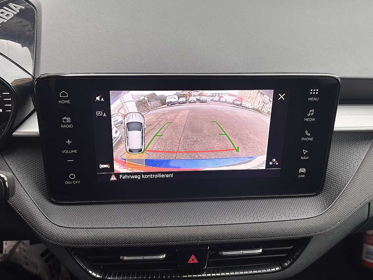 Skoda Fabia  Selection 1,0 TSI DSG *KESSY, NAVI, RÜ.Kam*