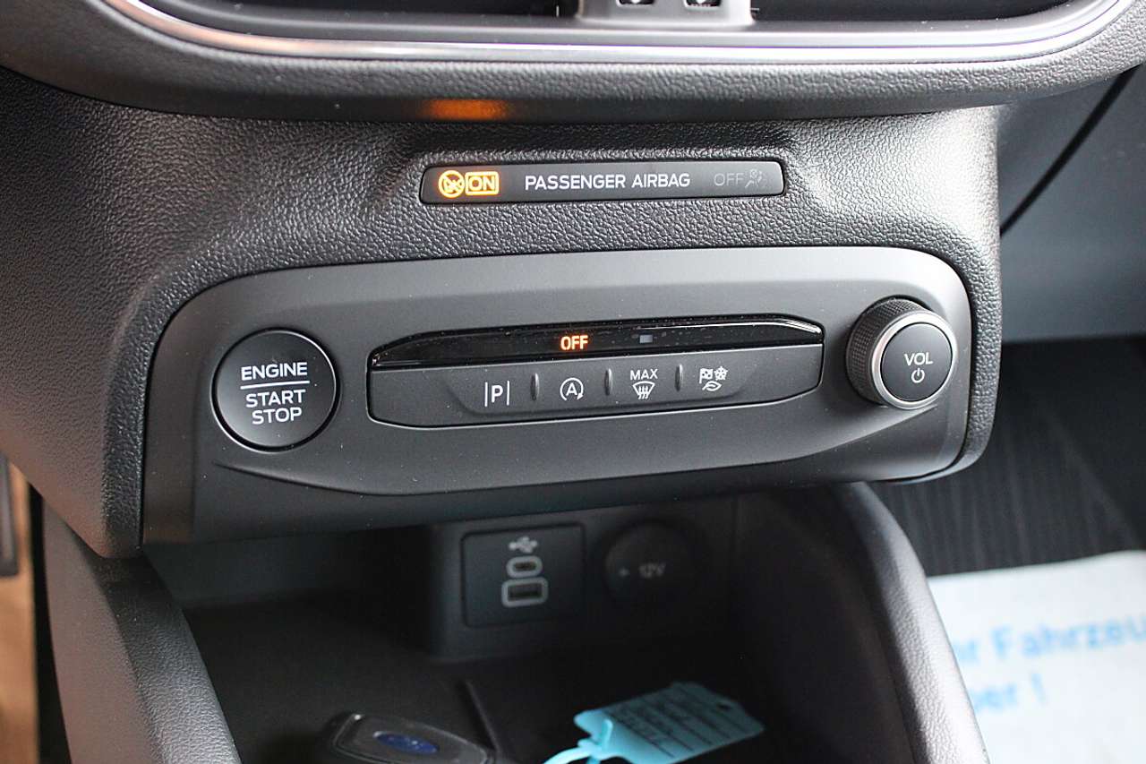 Ford Focus  Turnier 1,5 EcoBlue Titanium Aut. *neuwertig, W…