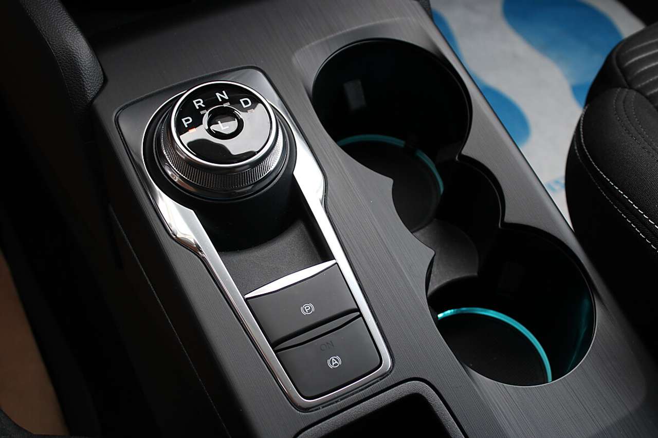 Ford Focus  Turnier 1,5 EcoBlue Titanium Aut. *neuwertig, W…