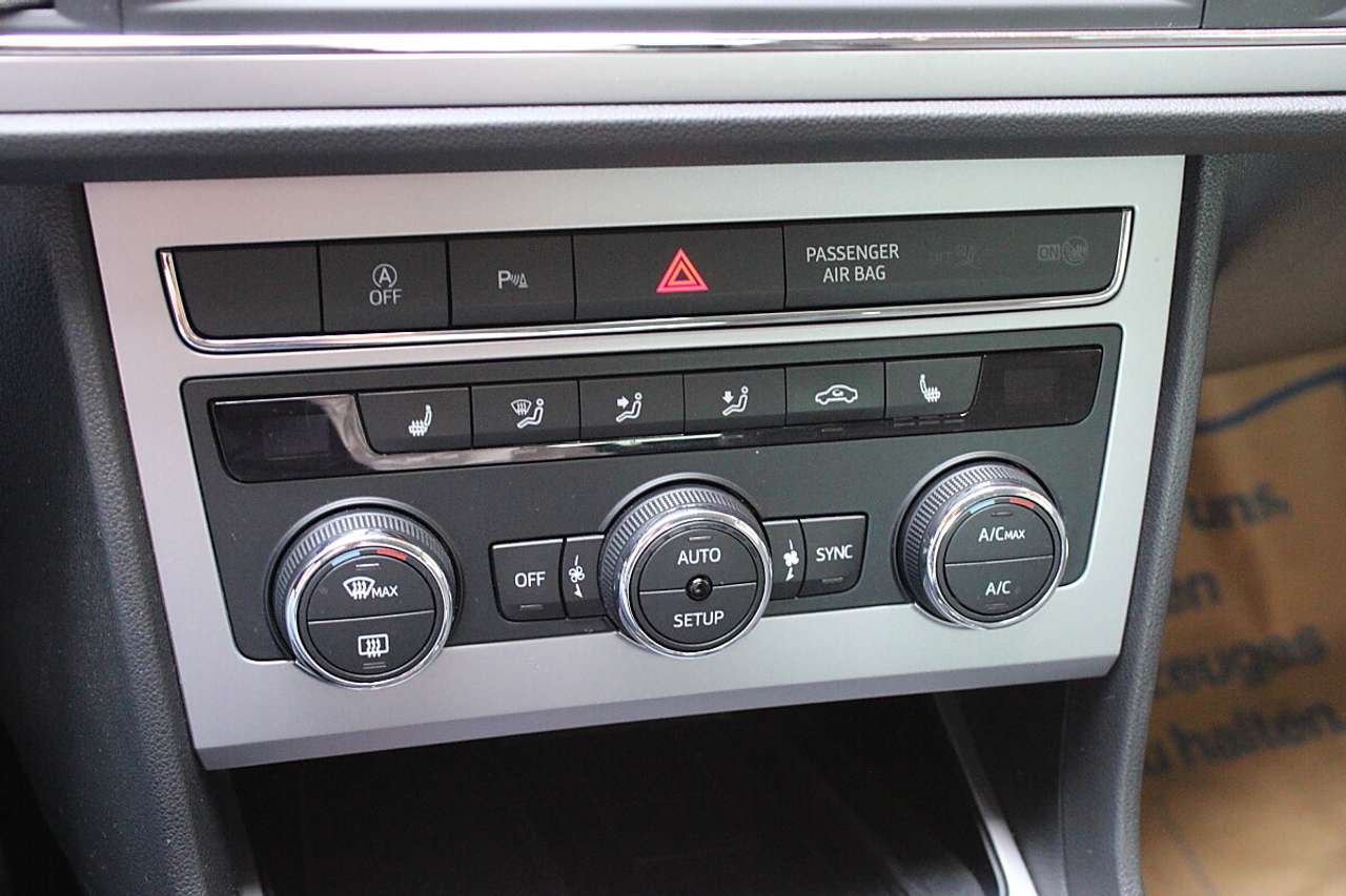 SEAT Leon  Xcellence 1,5 TSI *KESSY, LED*