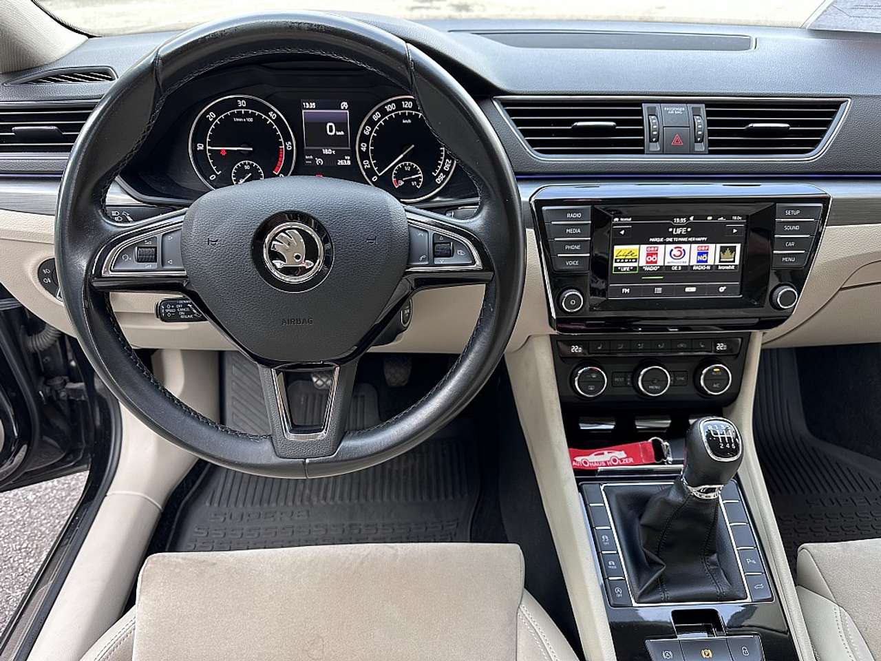 Skoda Superb  2,0 TDI Style *Blechschaden* *AHK, KESSY, Rü.Kam*