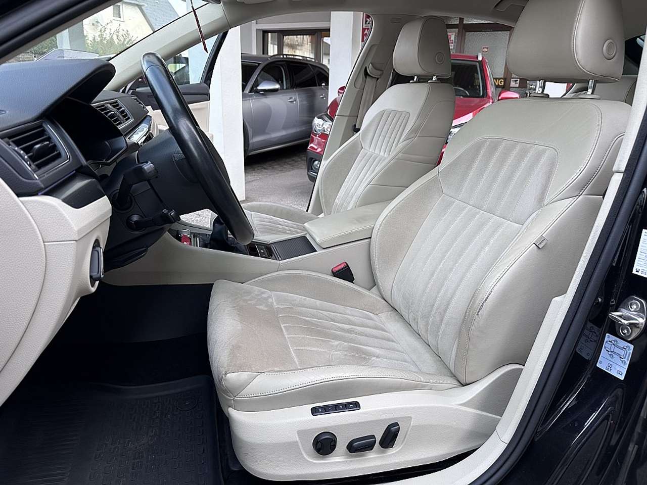 Skoda Superb  2,0 TDI Style *Blechschaden* *AHK, KESSY, Rü.Kam*